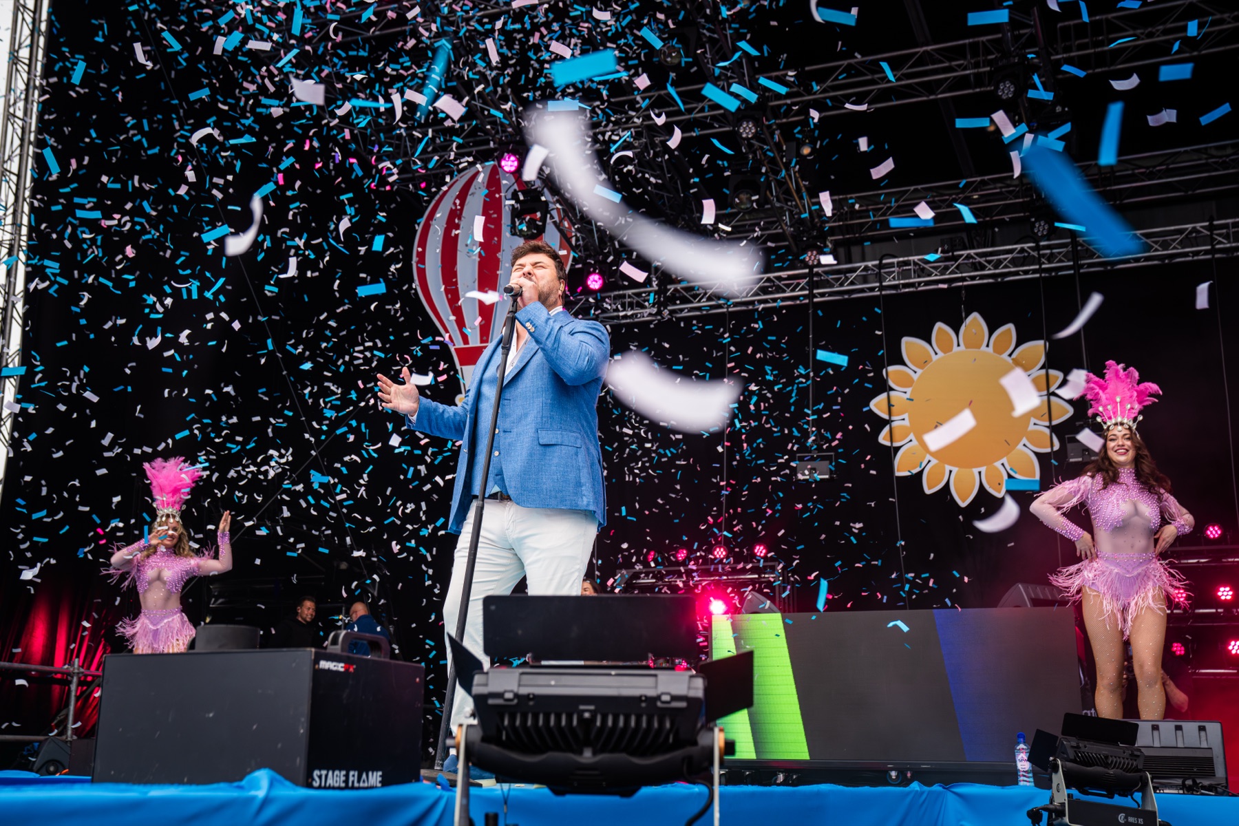 Davey van der Sluis energiek op het podium